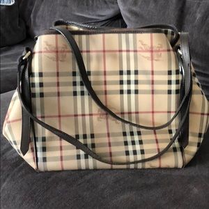 Burberry bag with pouch